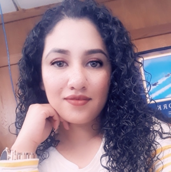 Meet your Posher, Maritza - Picture 2 of 2